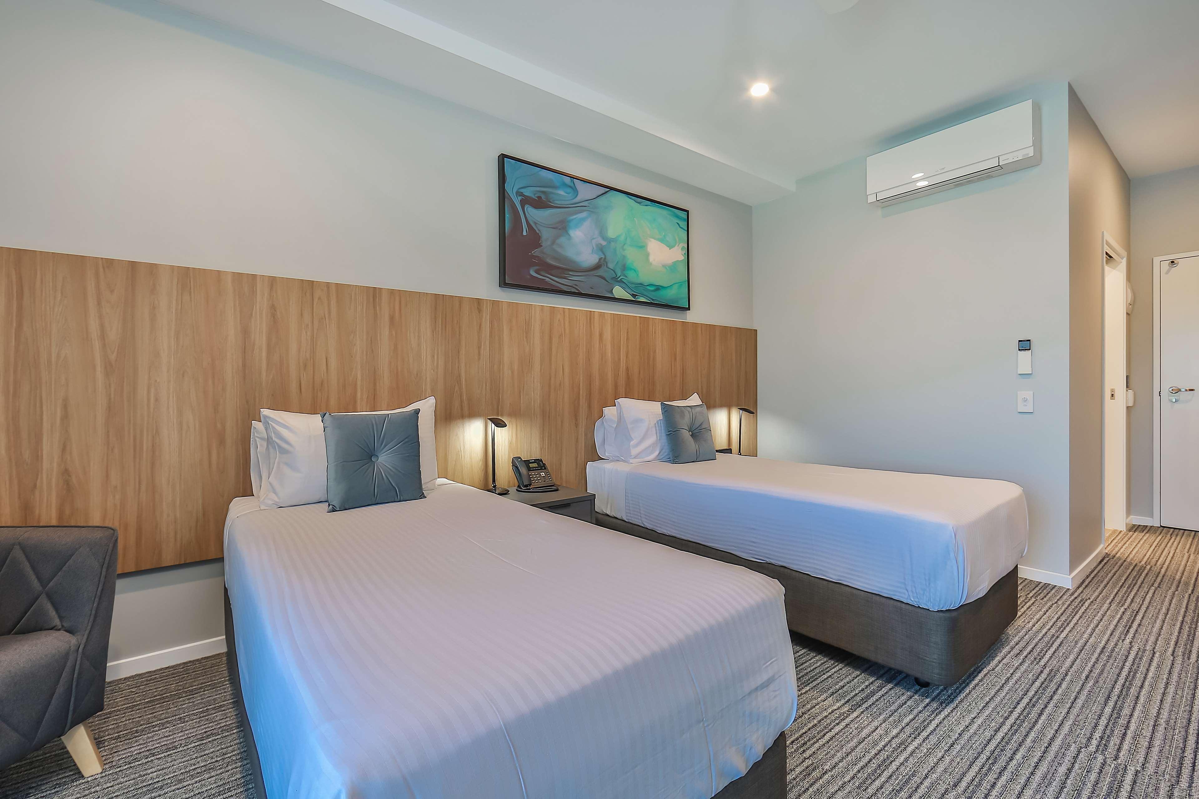 Best Western Plus North Lakes Hotel מראה חיצוני תמונה