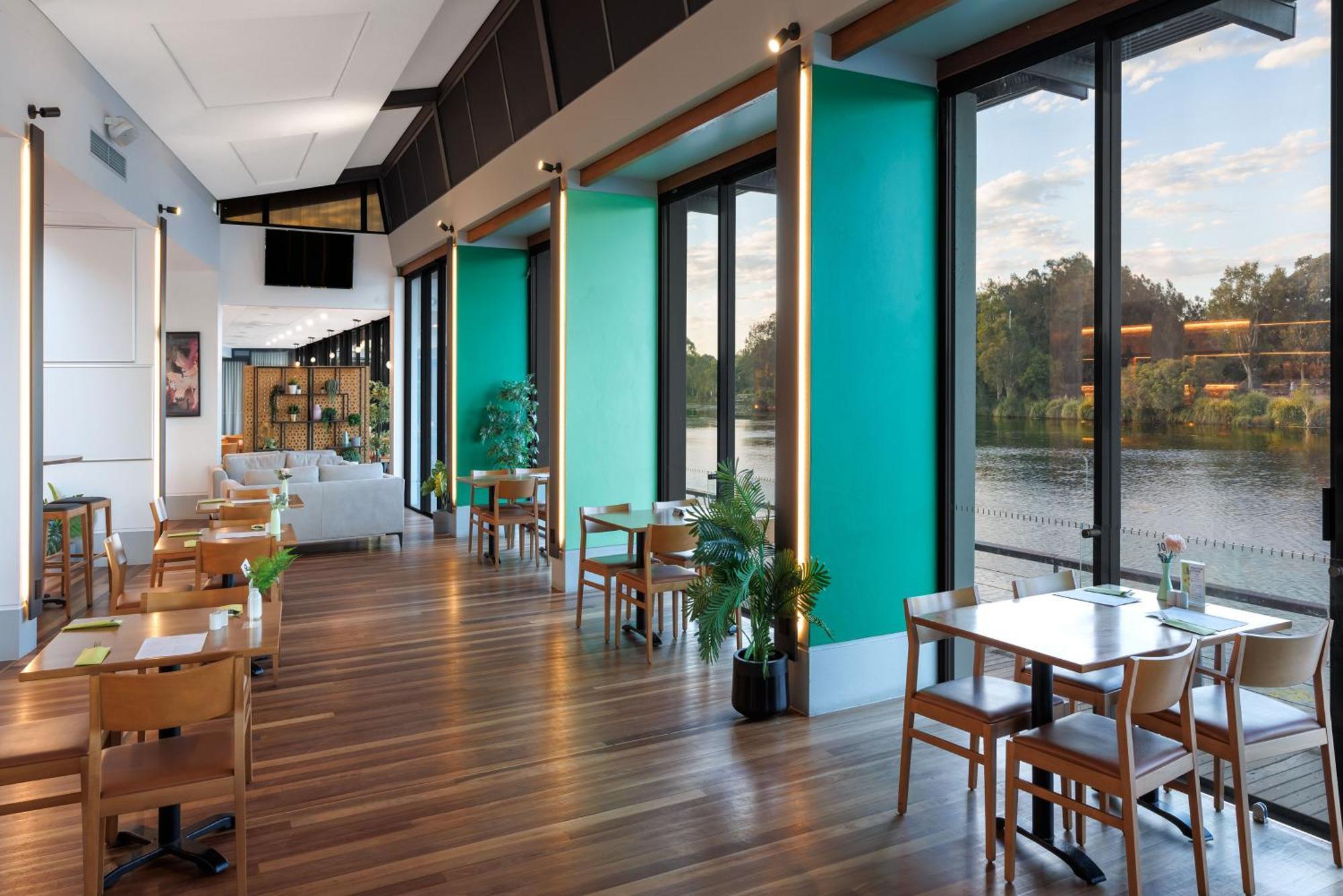 Best Western Plus North Lakes Hotel מראה חיצוני תמונה